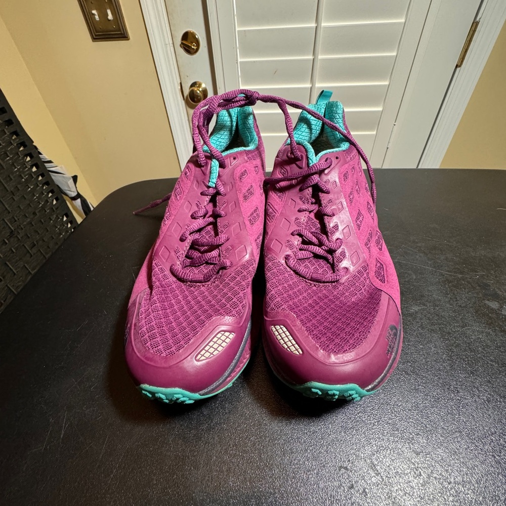 The North Face size 7.5 sneakers - Picture 12 of 12